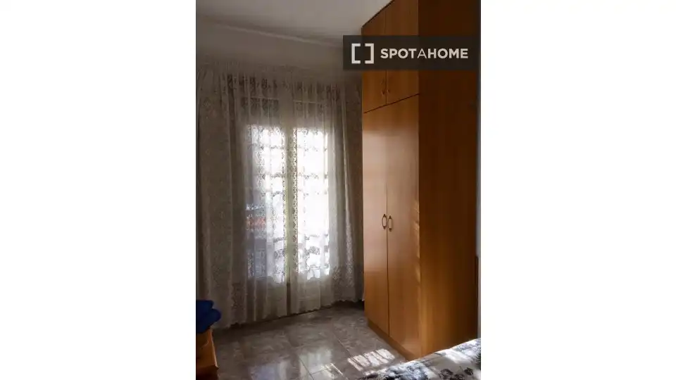 Dormitori de Pis per a compartir en El Prat de Llobregat amb Aire condicionat, Calefacció i Moblat