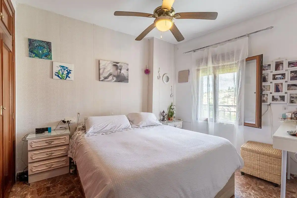 Dormitori de Casa o xalet en venda en Granada amb Terrassa i Balcó