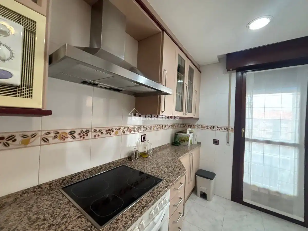 Kitchen of Flat for sale in  Logroño  with Heating, Parquet flooring and Terrace