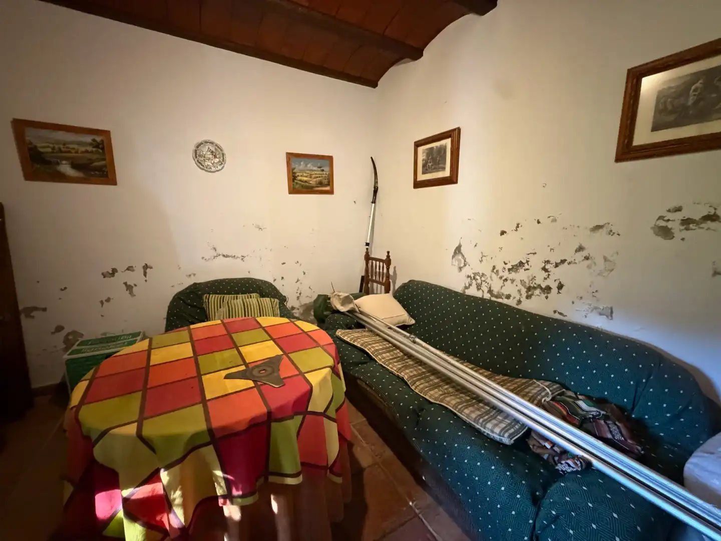 Sala de estar de Finca rústica en venta en Yunquera con Jardín privado, Piscina y Amueblado
