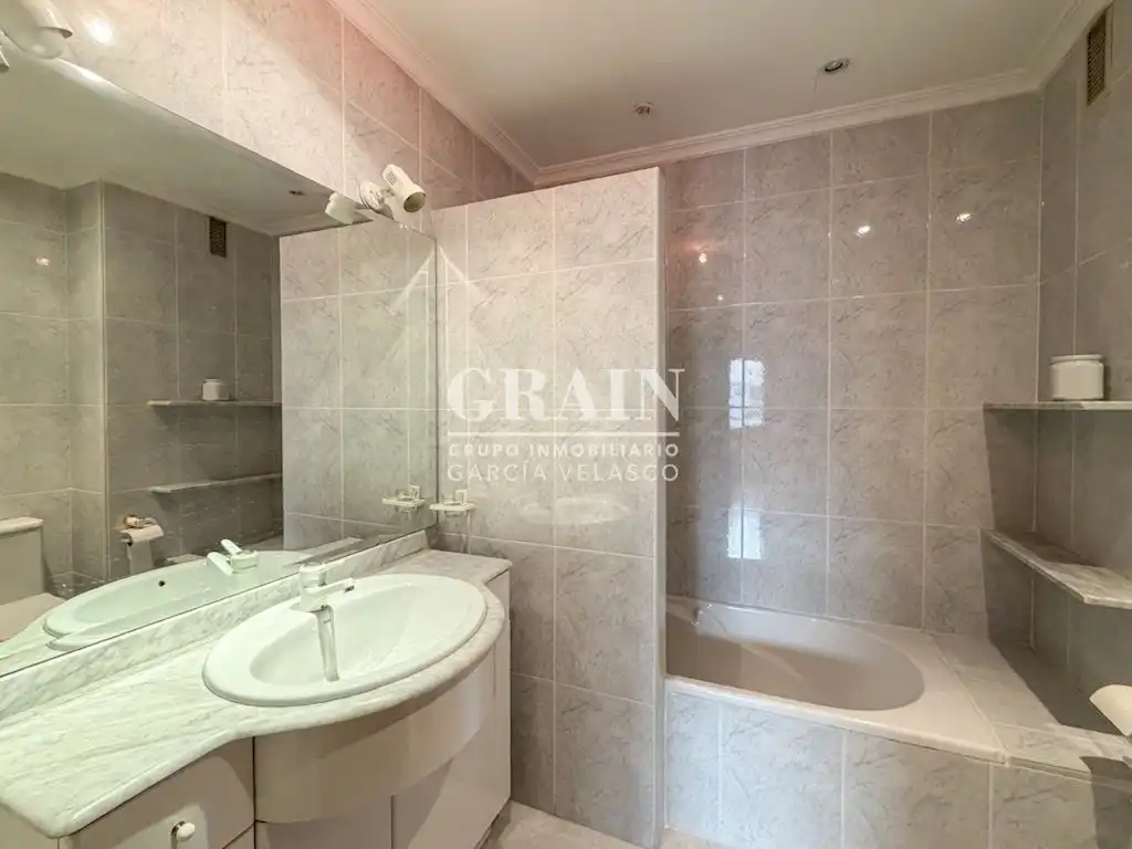 Baño de Piso en venta en Albacete con Calefacción y Parquet
