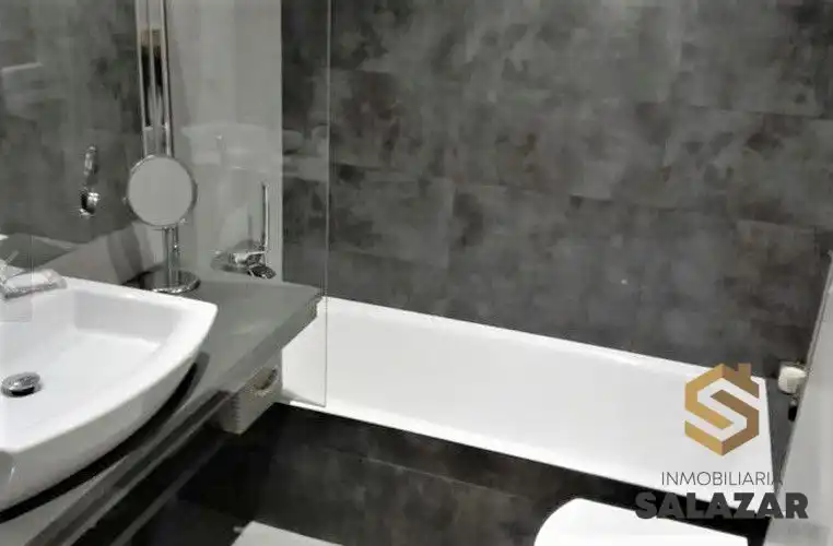 Baño de Piso de alquiler en Bilbao  con Calefacción y Microondas