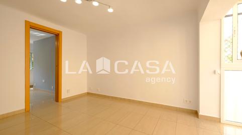 Foto 2 de Piso en venta en Carrer D'aiguablava, La Trinitat Nova, Barcelona
