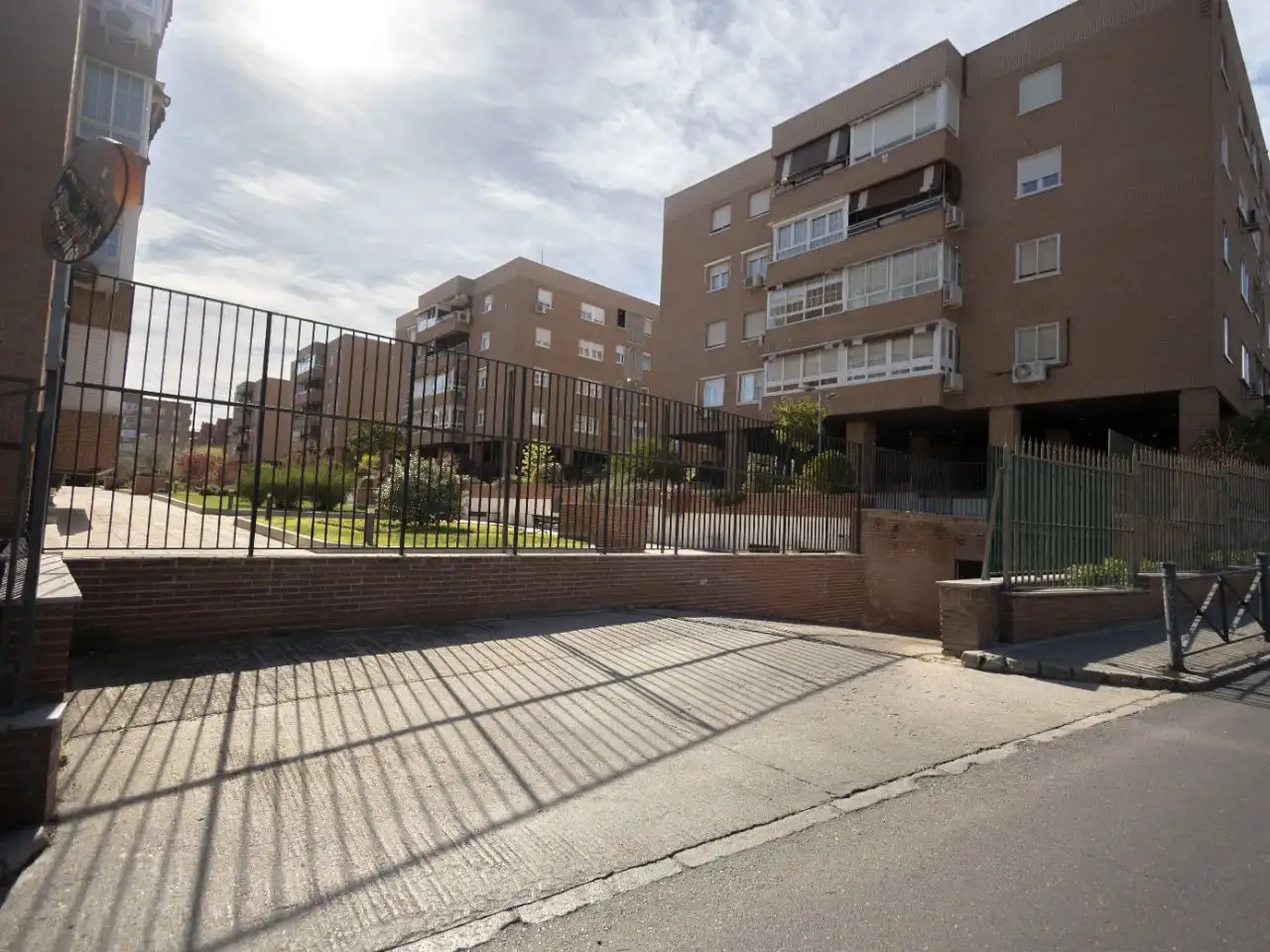 Vista exterior de Garatge en venda en Madrid amb Alarma