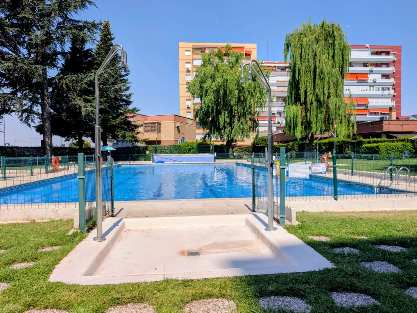 Piscina de Piso en venta en Fuenlabrada con Jardín privado, Terraza y Balcón