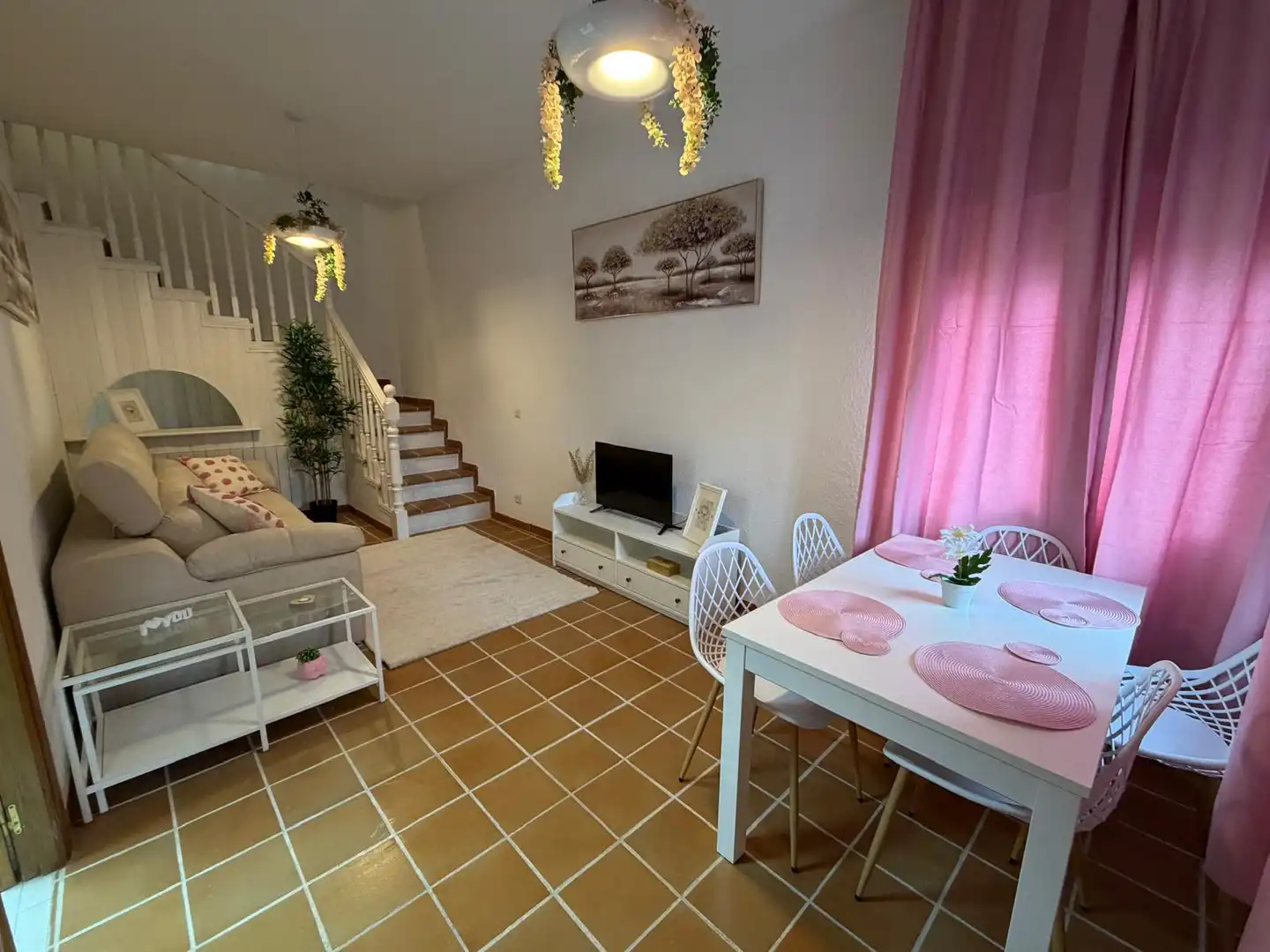 Sala de estar de Casa o chalet en venta en Navamorcuende con Calefacción, Terraza y Amueblado