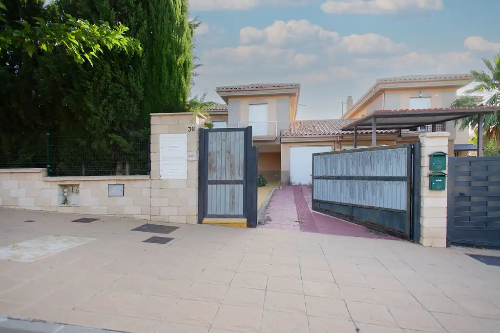 Semi-detached house for sale in Cm de la Paralela, imagen 4
