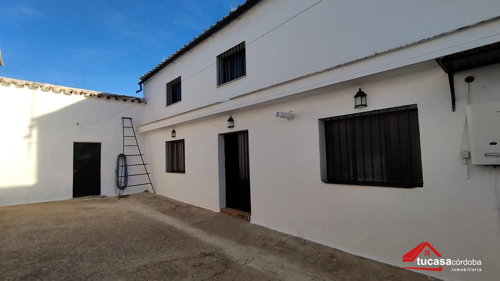 Vista exterior de Finca rústica en venda en Posadas amb Aire condicionat
