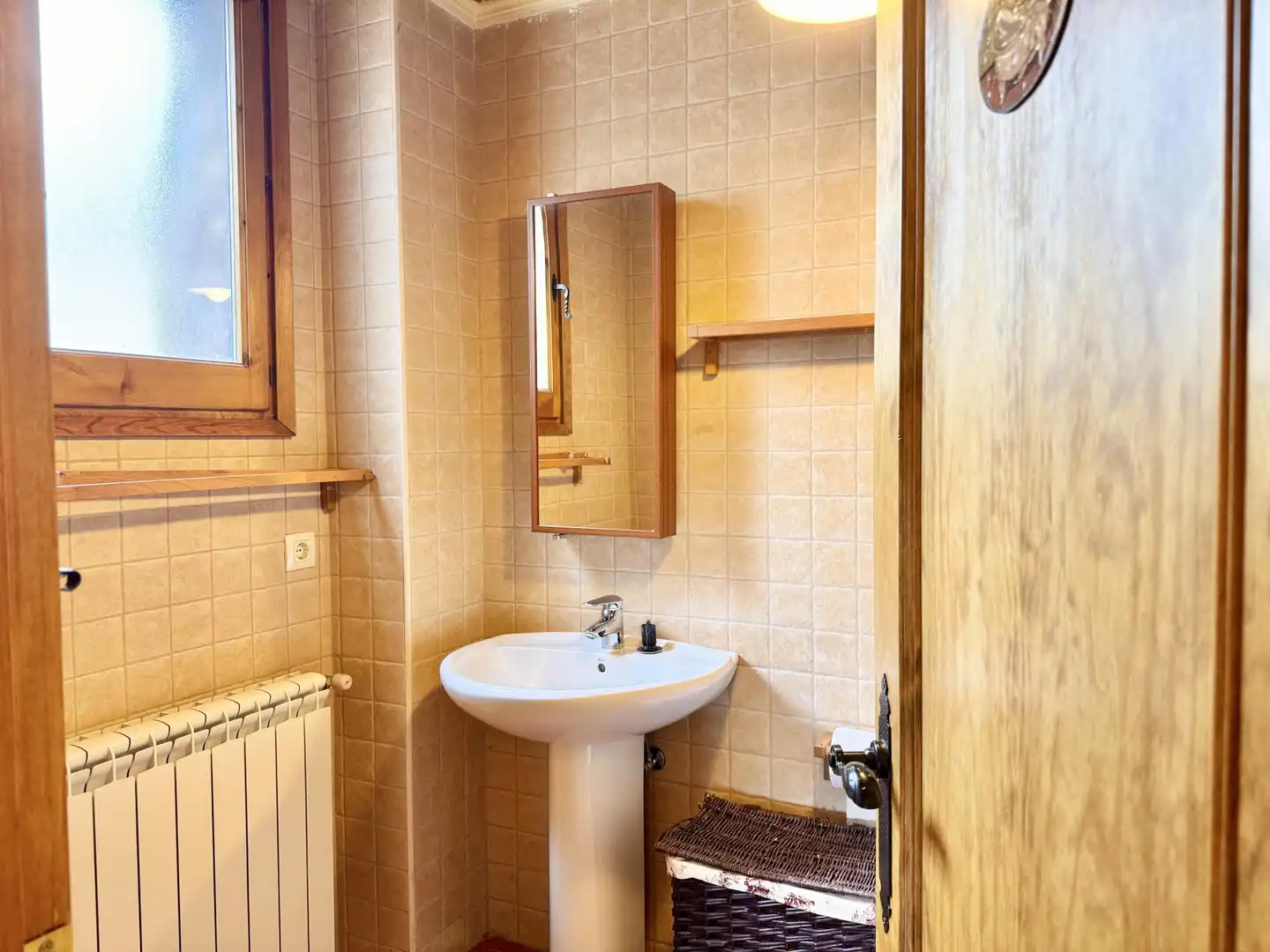 Baño de Casa o chalet en venta en Castellar de n'Hug con Calefacción, Terraza y Amueblado