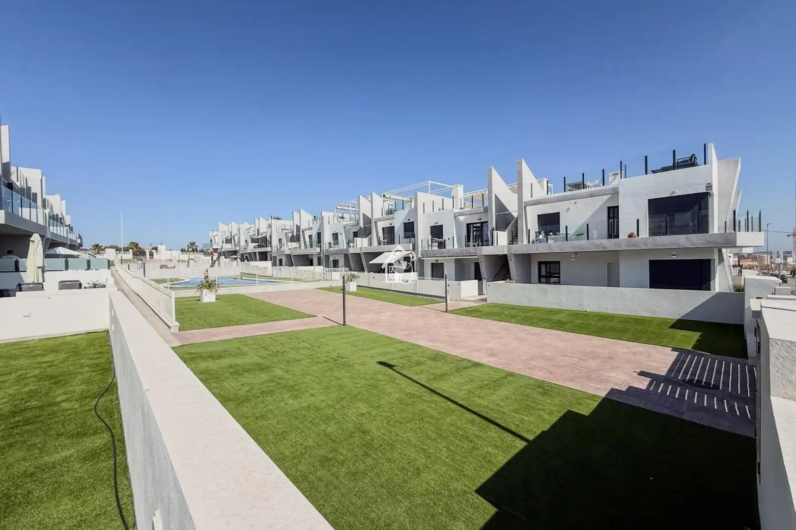Außenansicht von Wohnungen zur Miete in San Miguel de Salinas mit Klimaanlage, Privatgarten und Terrasse