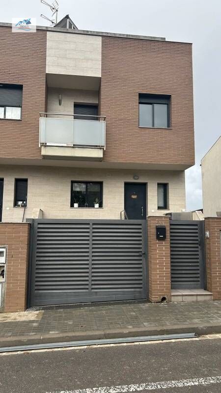 Exterior view of House or chalet for sale in Vilanova i la Geltrú  with Private garden, Terrace and Balcony