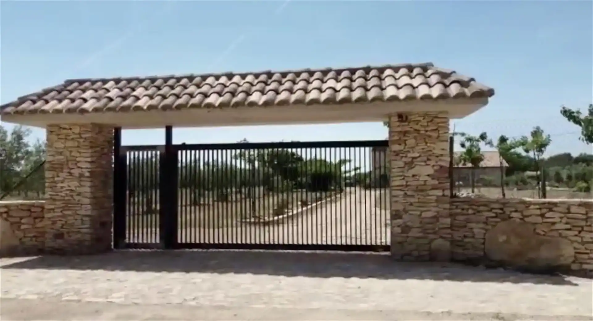 Vista exterior de Finca rústica en venda en El Pla de Santa Maria amb Aire condicionat, Jardí privat i Traster