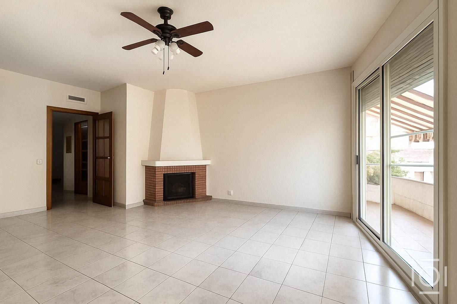 Sala d'estar de Àtic en venda en Sitges amb Aire condicionat, Terrassa i Traster