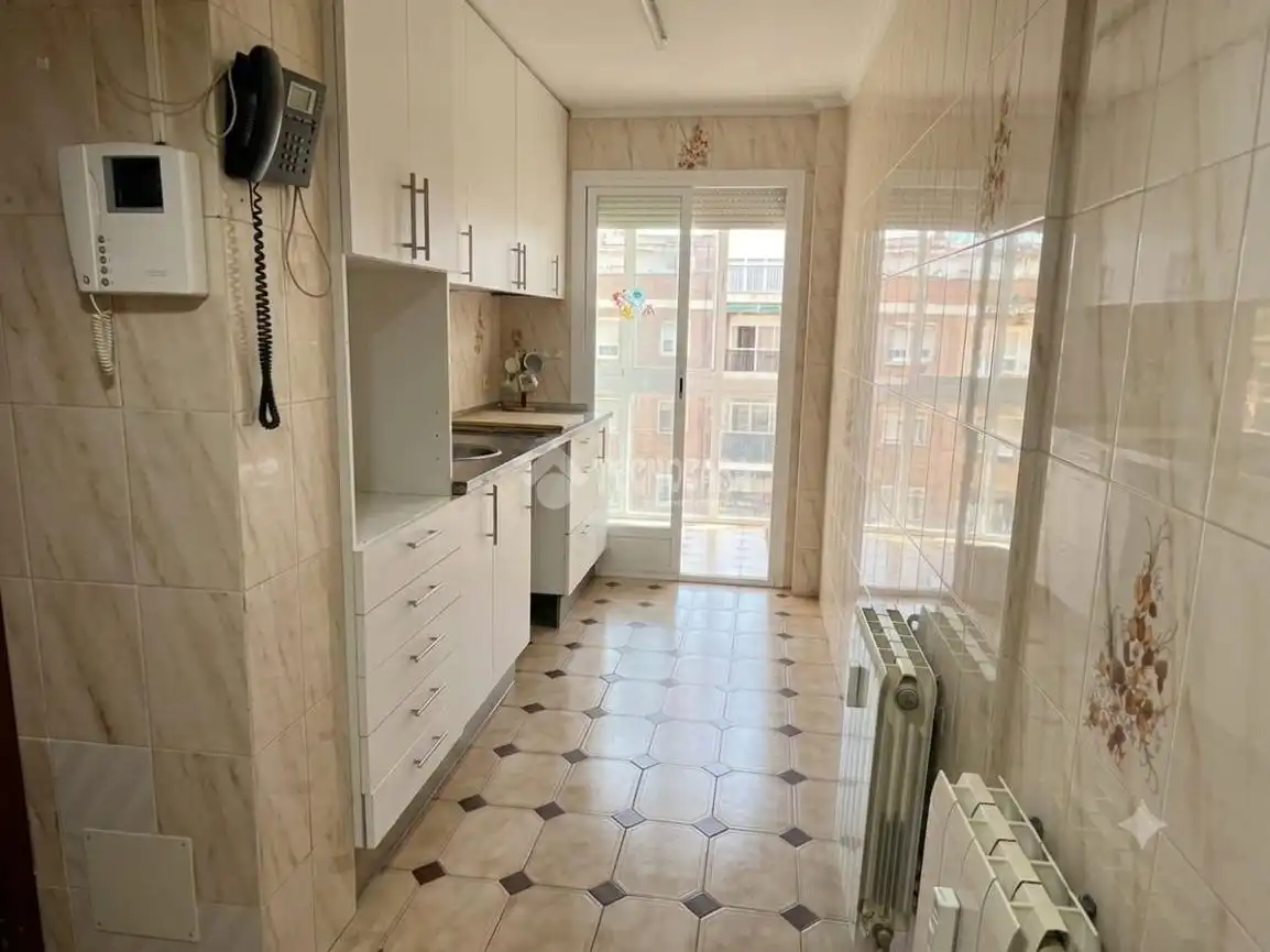 Kitchen of Flat for sale in Madrid  with Air Conditioner, Parquet flooring and Storage room