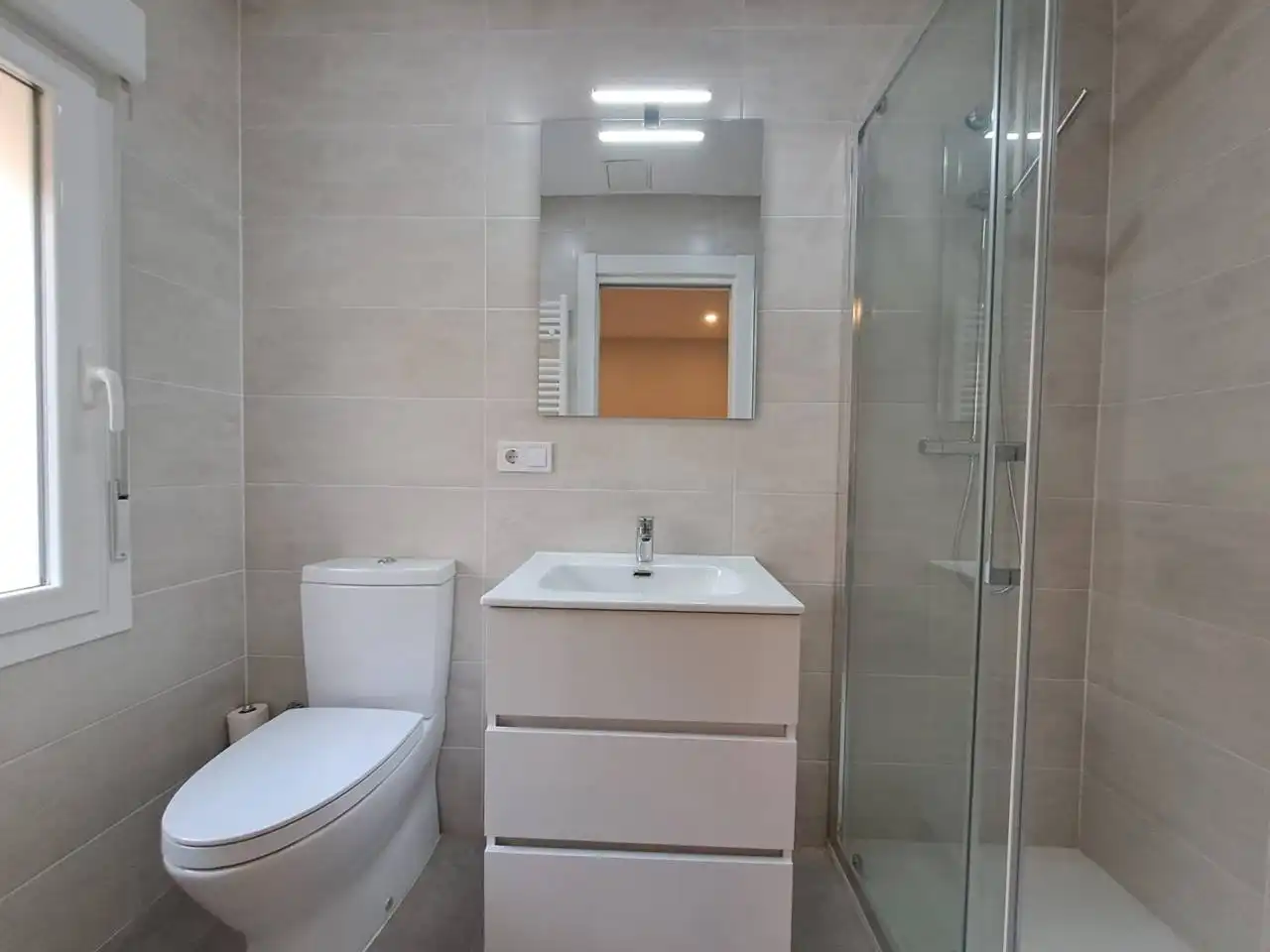 Badezimmer von Wohnung zum Verkauf in Zona Sur - Barrio Cortes