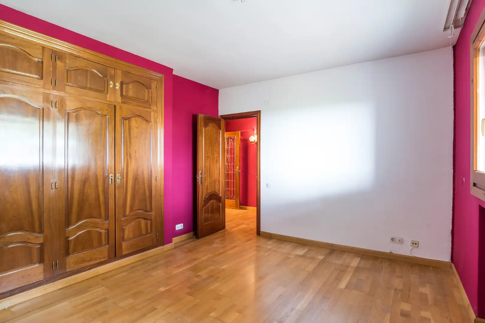 Bedroom of Houses for sale in Pozuelo de Alarcón  with Air Conditioner, Heating and Private garden