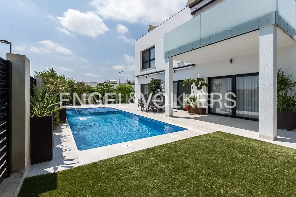 Piscina de Casa o chalet en venta en Zona Avenida Alta - Auditorio