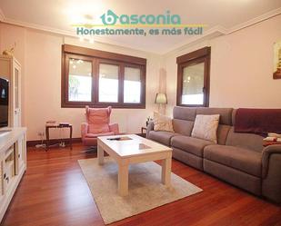 Sala d'estar de Pis en venda en Zaratamo amb Terrassa i Balcó