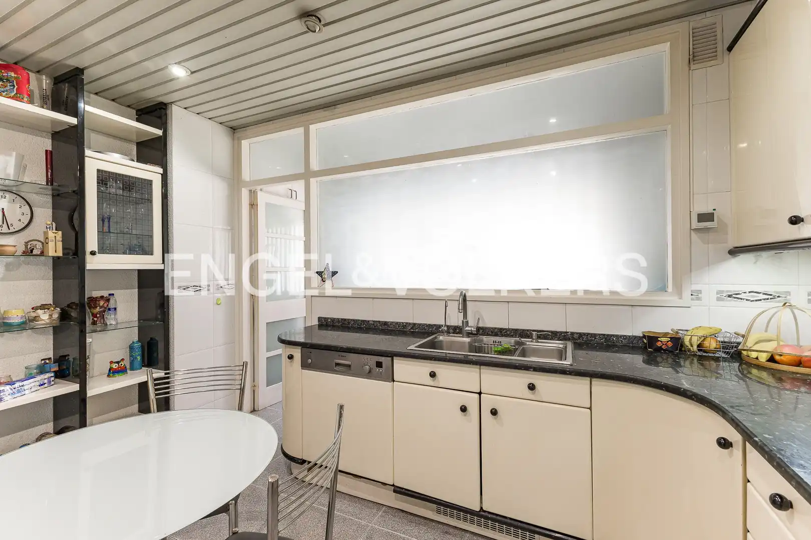 Cuina de Casa o xalet en venda en Sant Feliu de Llobregat amb Aire condicionat, Calefacció i Terrassa