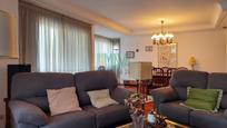 Sala d'estar de Pis en venda en Ourense Capital  amb Calefacció, Parquet i Moblat
