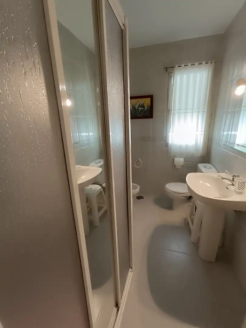 Badezimmer von Wohnung zur Miete in Badajoz mit Möbliert, Ofen und Waschmaschine