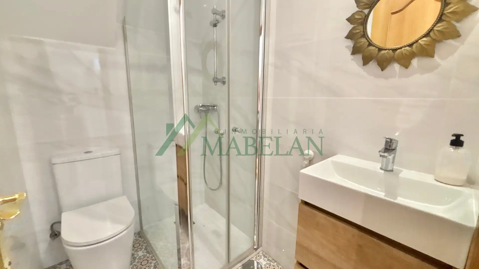 Badezimmer von Dachboden zum Verkauf in Las Rozas de Madrid mit Klimaanlage, Heizung und Parkett