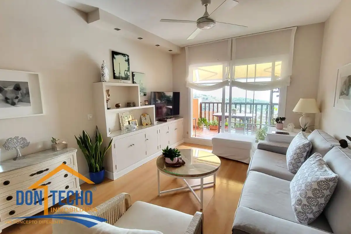 Sala de estar de Piso en venta en Rincón de la Victoria con Aire acondicionado, Terraza y Trastero