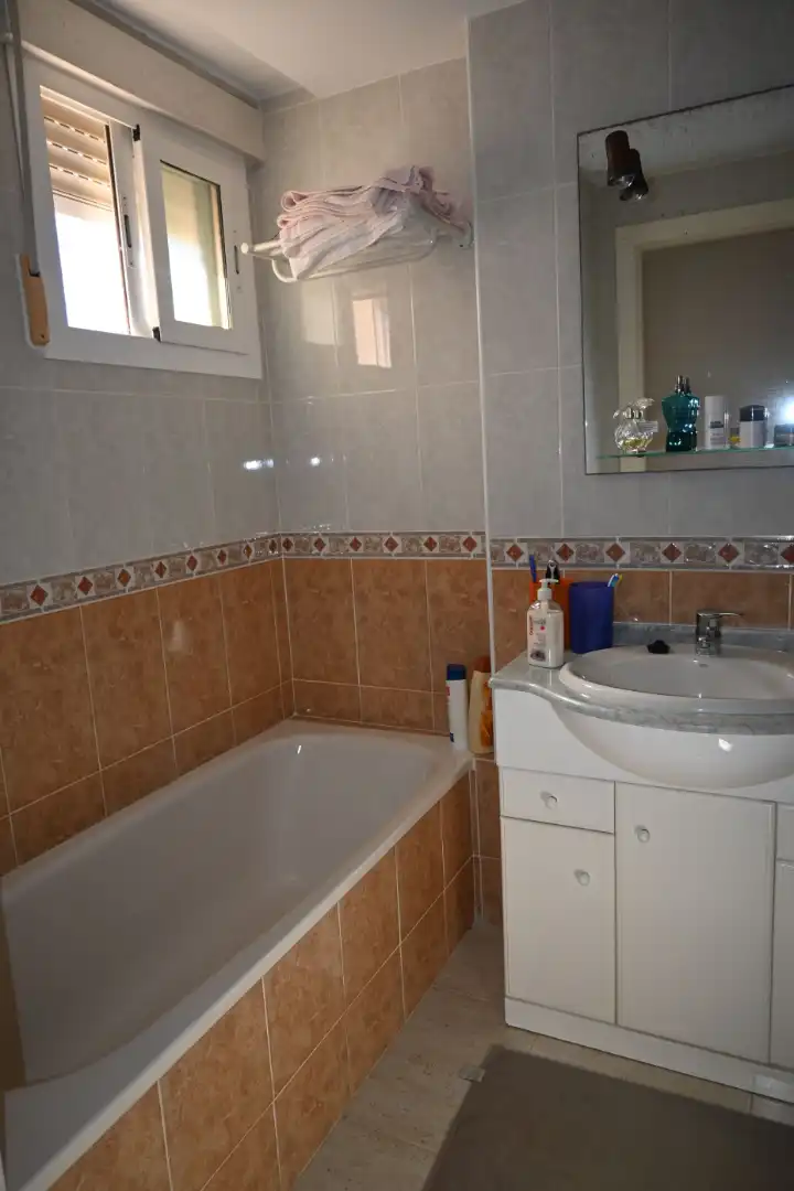 Baño de Apartamento en venta en La Manga del Mar Menor con Aire acondicionado, Terraza y Amueblado