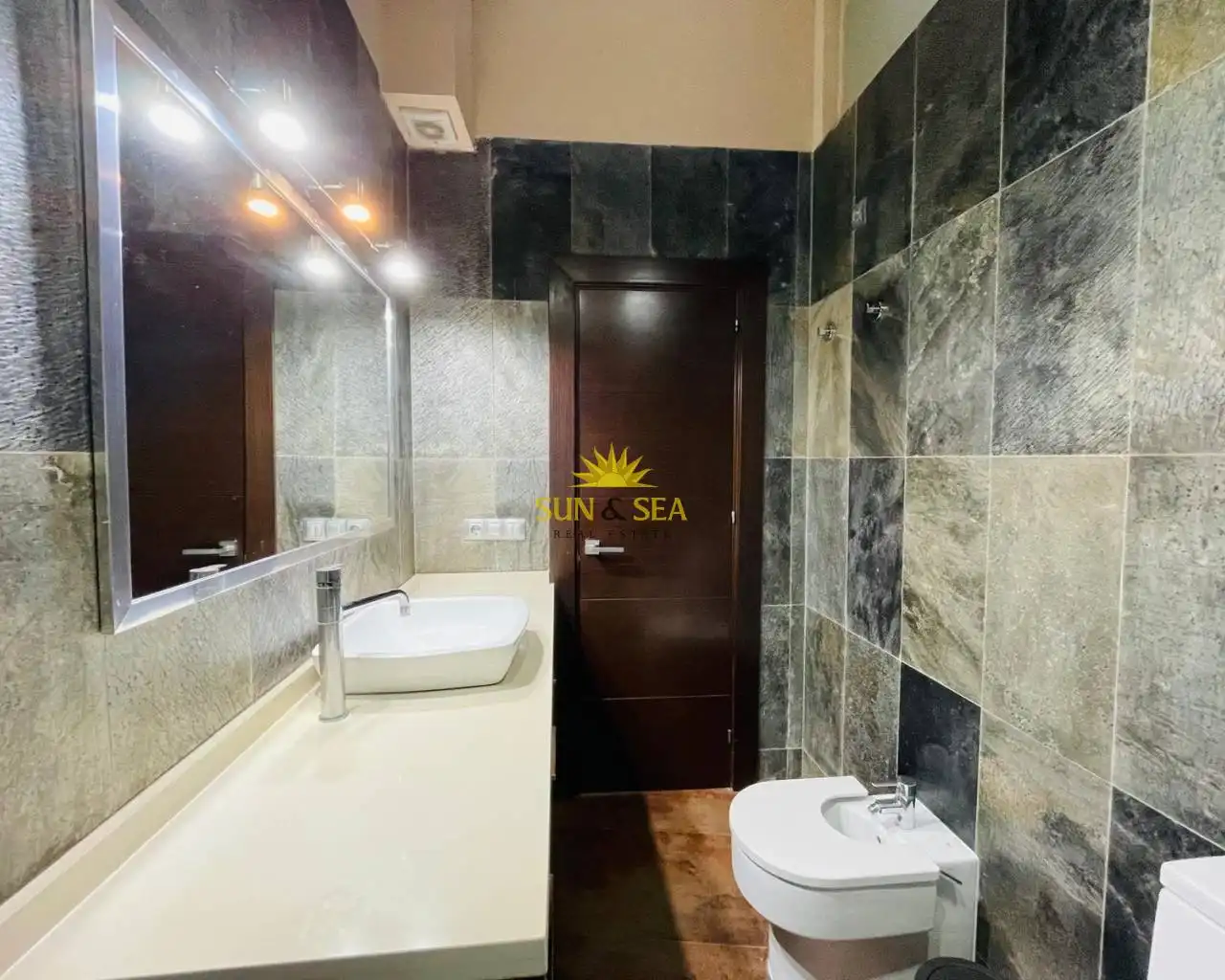 Badezimmer von Erdgeschoss zur Miete in Alicante / Alacant mit Klimaanlage, Heizung und Abstellraum