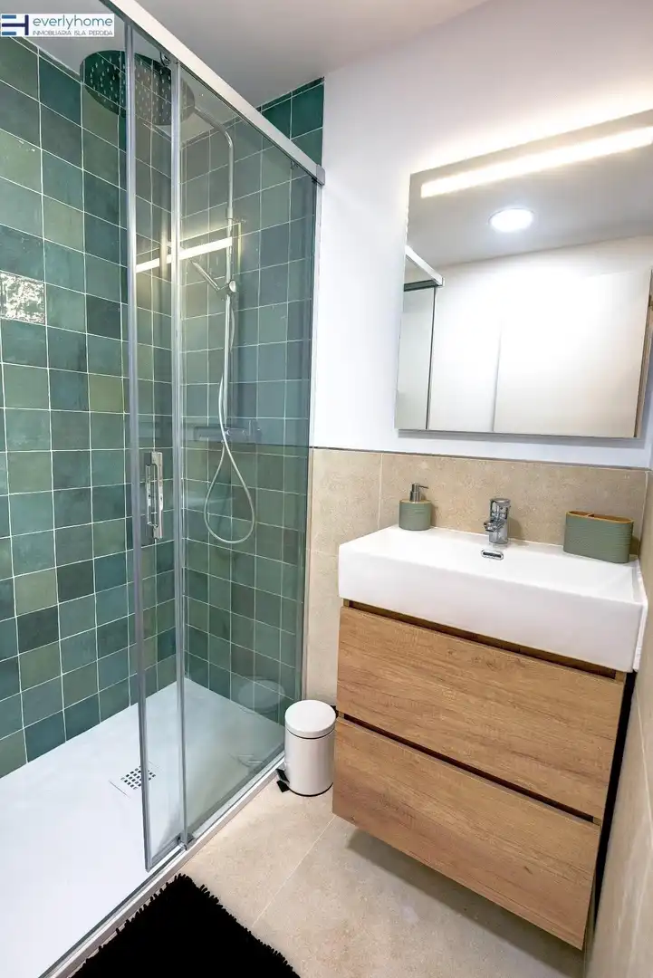 Baño de Piso para compartir en Valencia con Terraza, Amueblado y Balcón