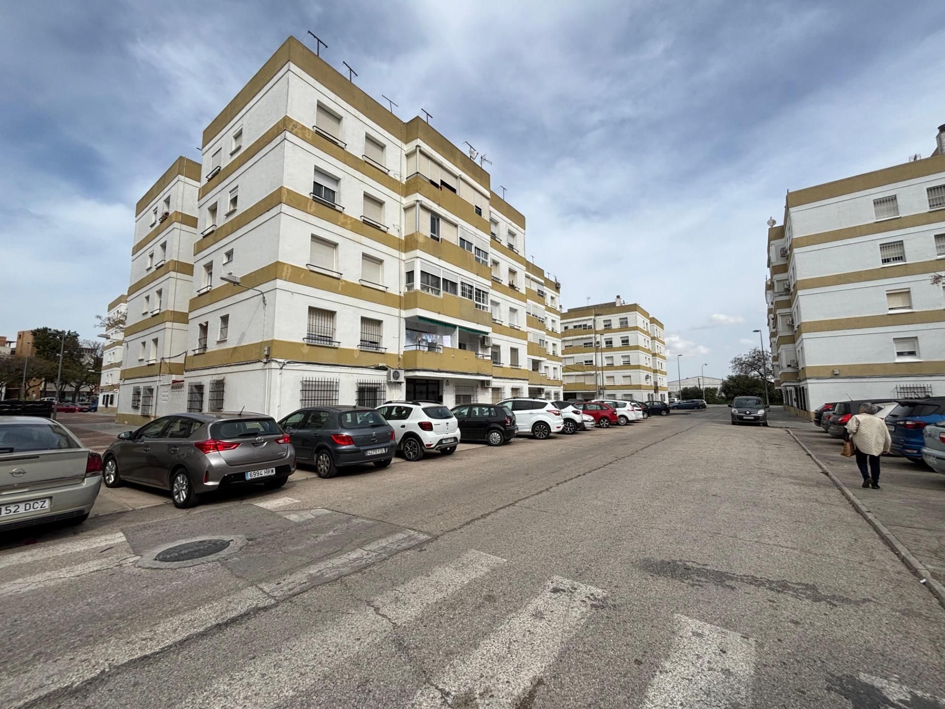 Vista exterior de Pis en venda en El Puerto de Santa María amb Terrassa i Balcó