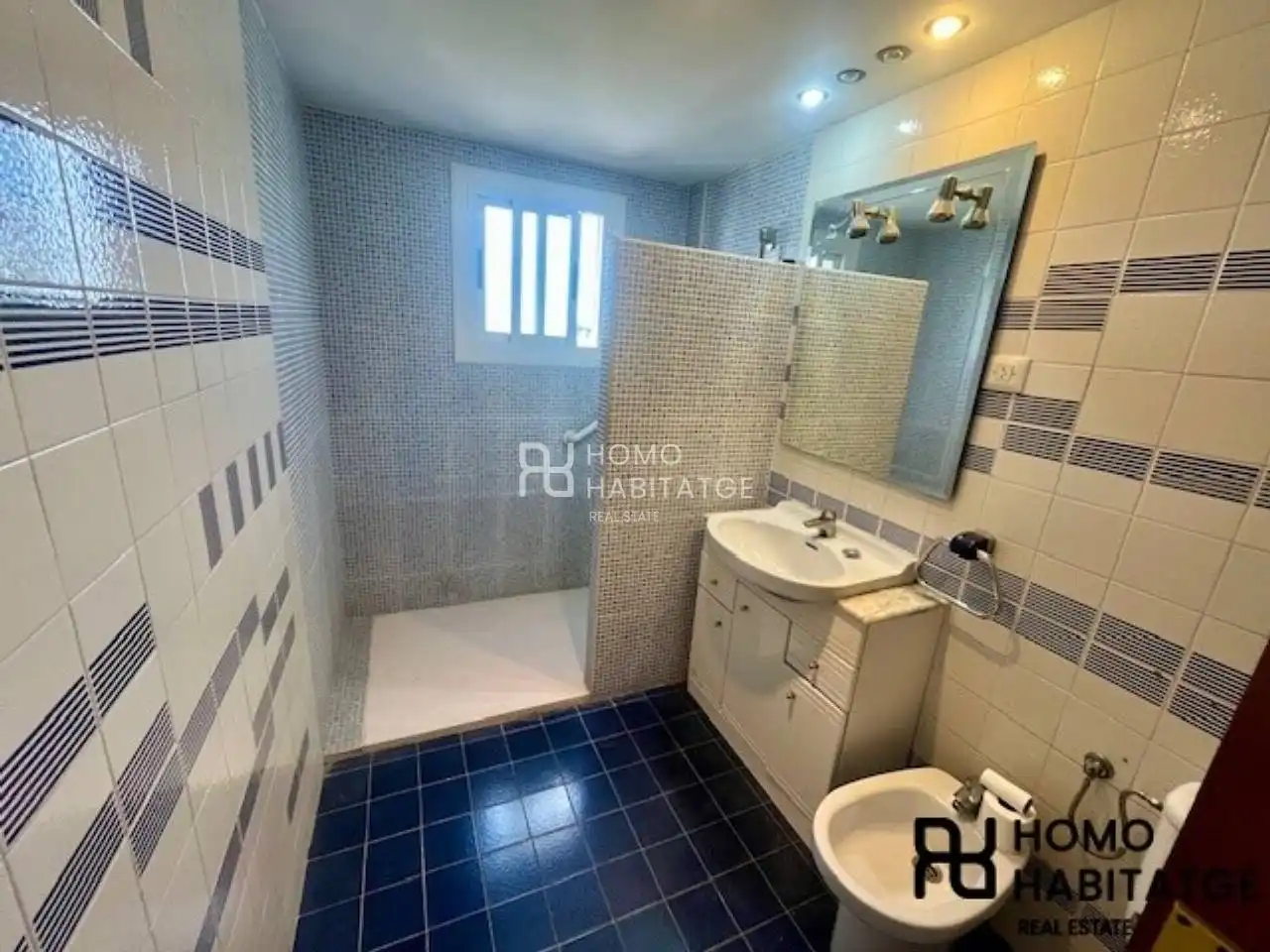 Baño de Piso en venta en Sabadell con Calefacción y Balcón