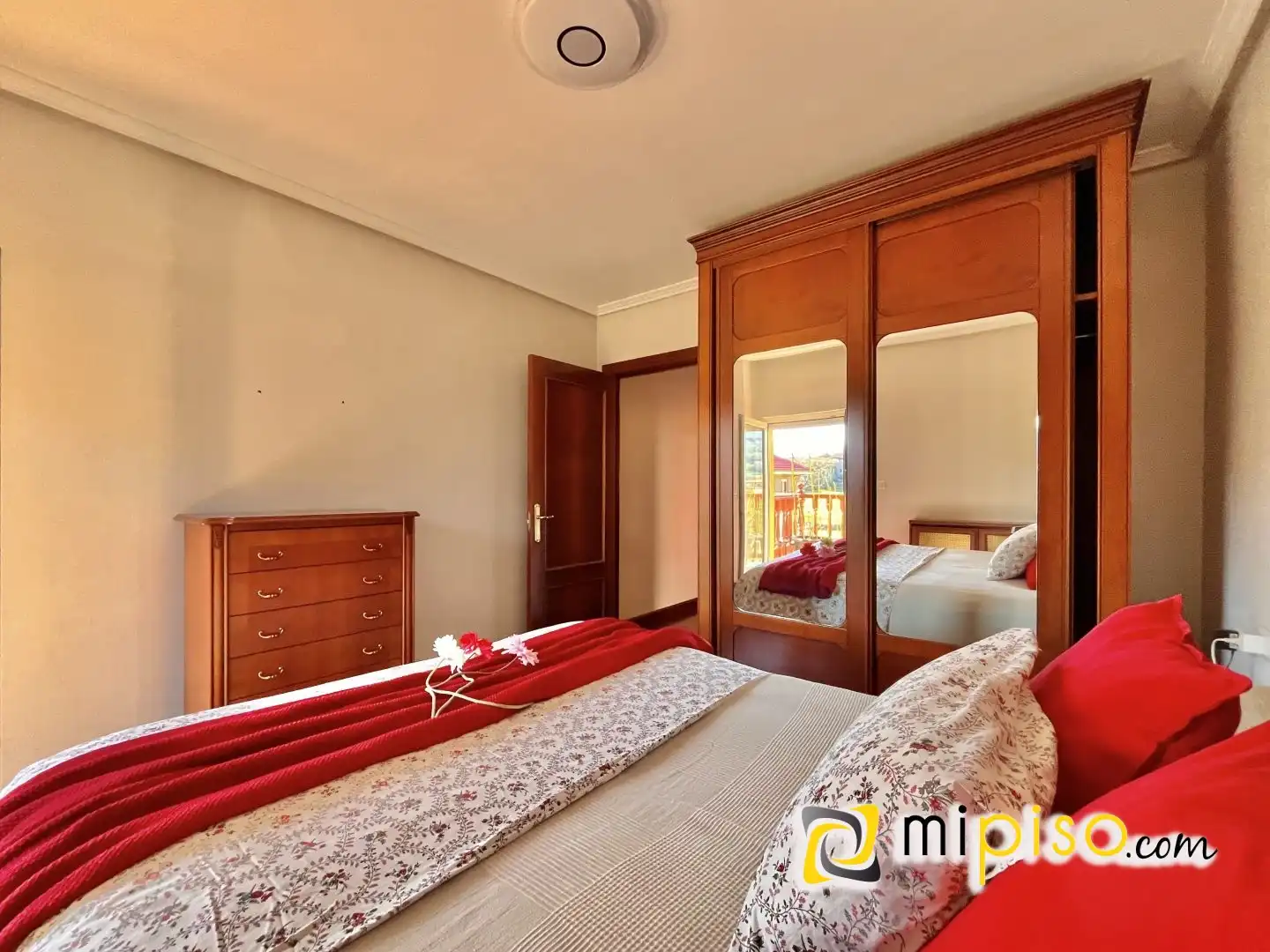 Habitación de Casa adosada en venta en Ruesga con Calefacción, Terraza y Amueblado