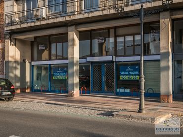 Locale commerciale in vendita a Avenida Madrid 9