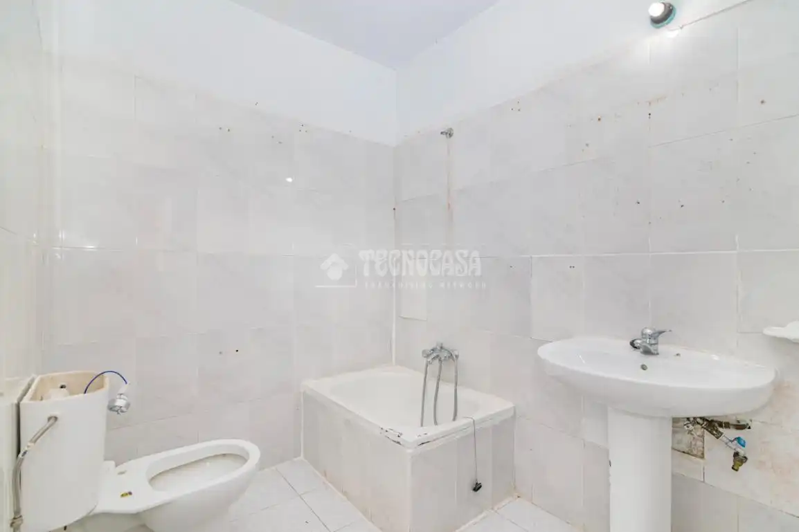 Baño de Casa adosada en venta en Loja con Aire acondicionado, Calefacción y Jardín privado
