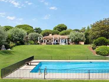 Casa amb piscina en venda a Canafort - El Puntó