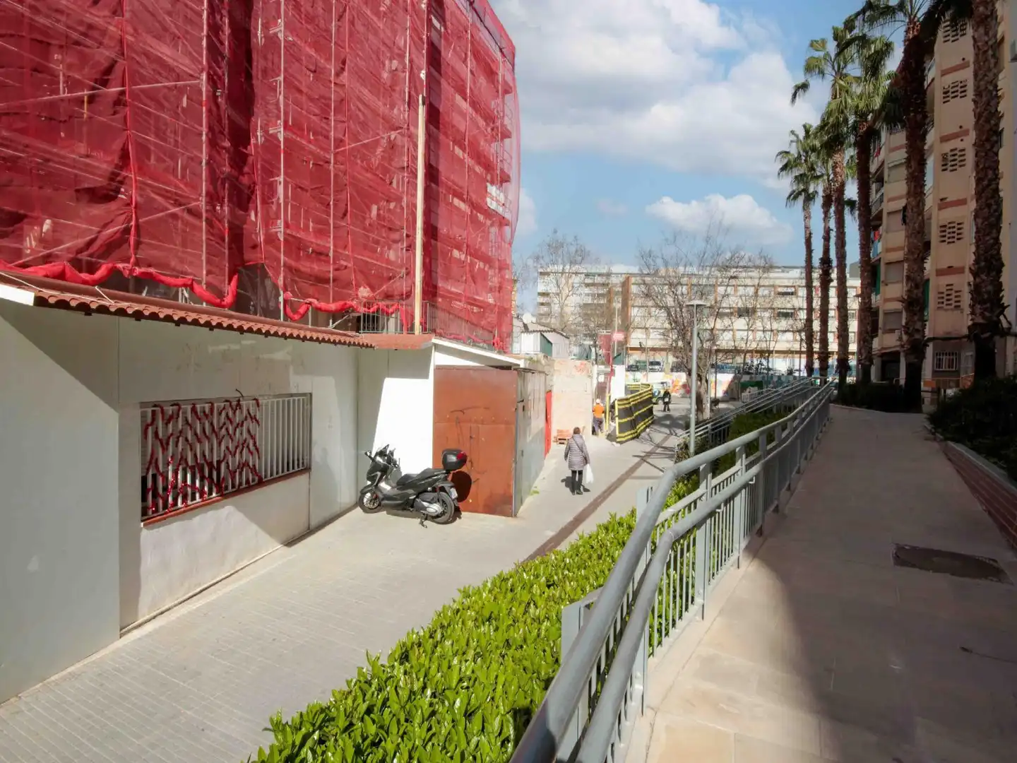 Vista exterior de Local en venta en Cornellà de Llobregat