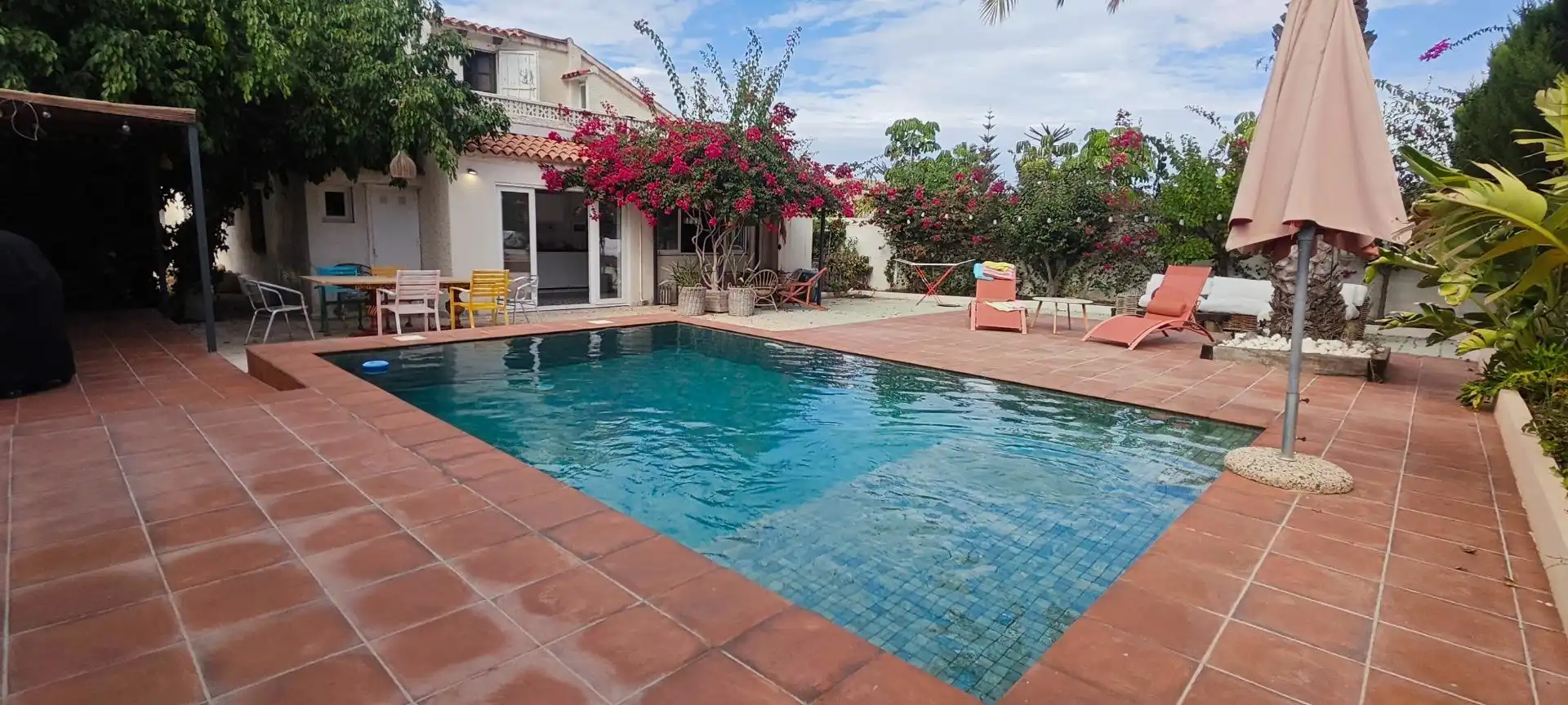 Swimming pool of Houses for sale in Los Arenales del Sol