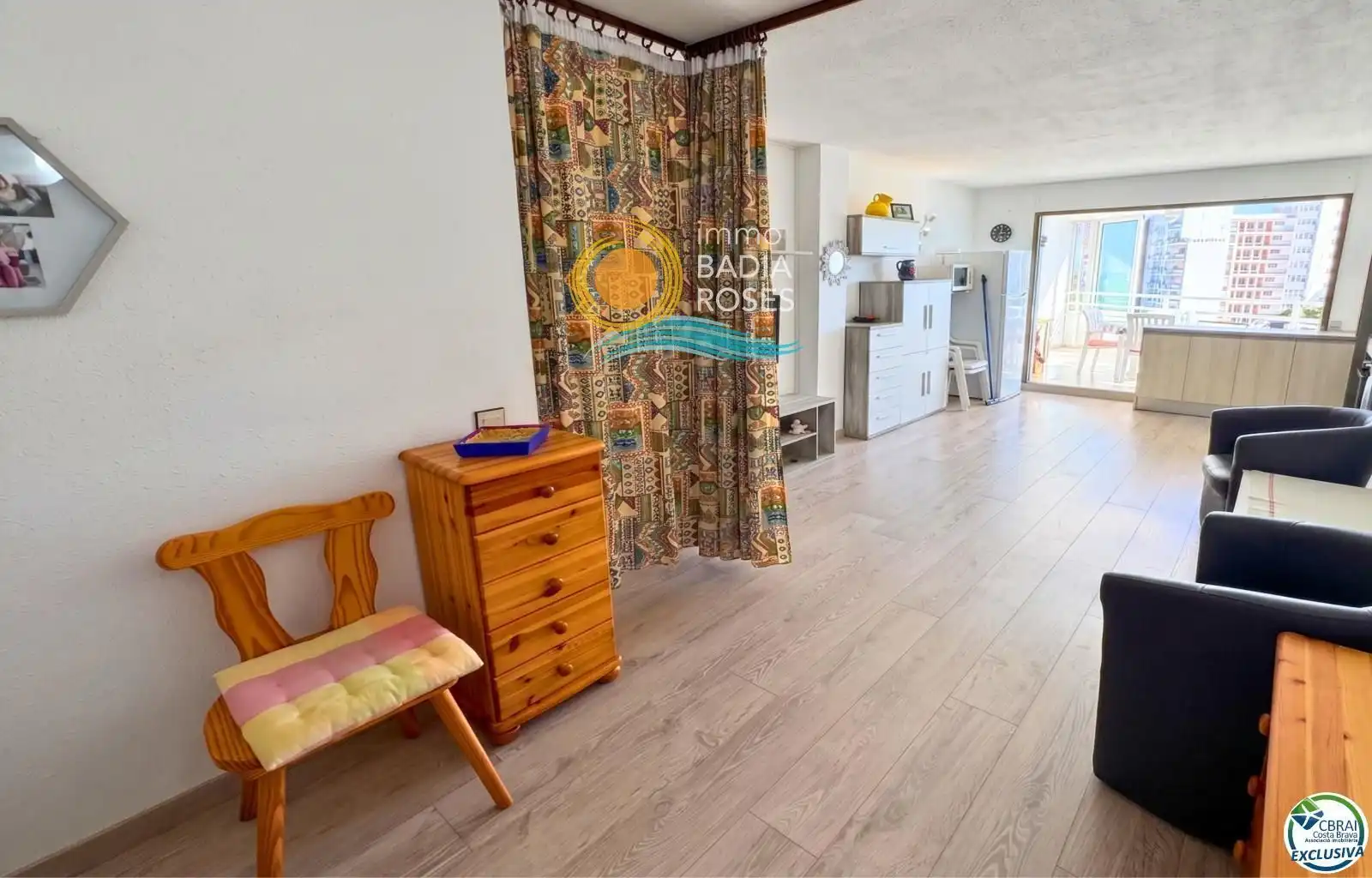 Sala de estar de Piso en venta en Roses con Calefacción, Parquet y Terraza