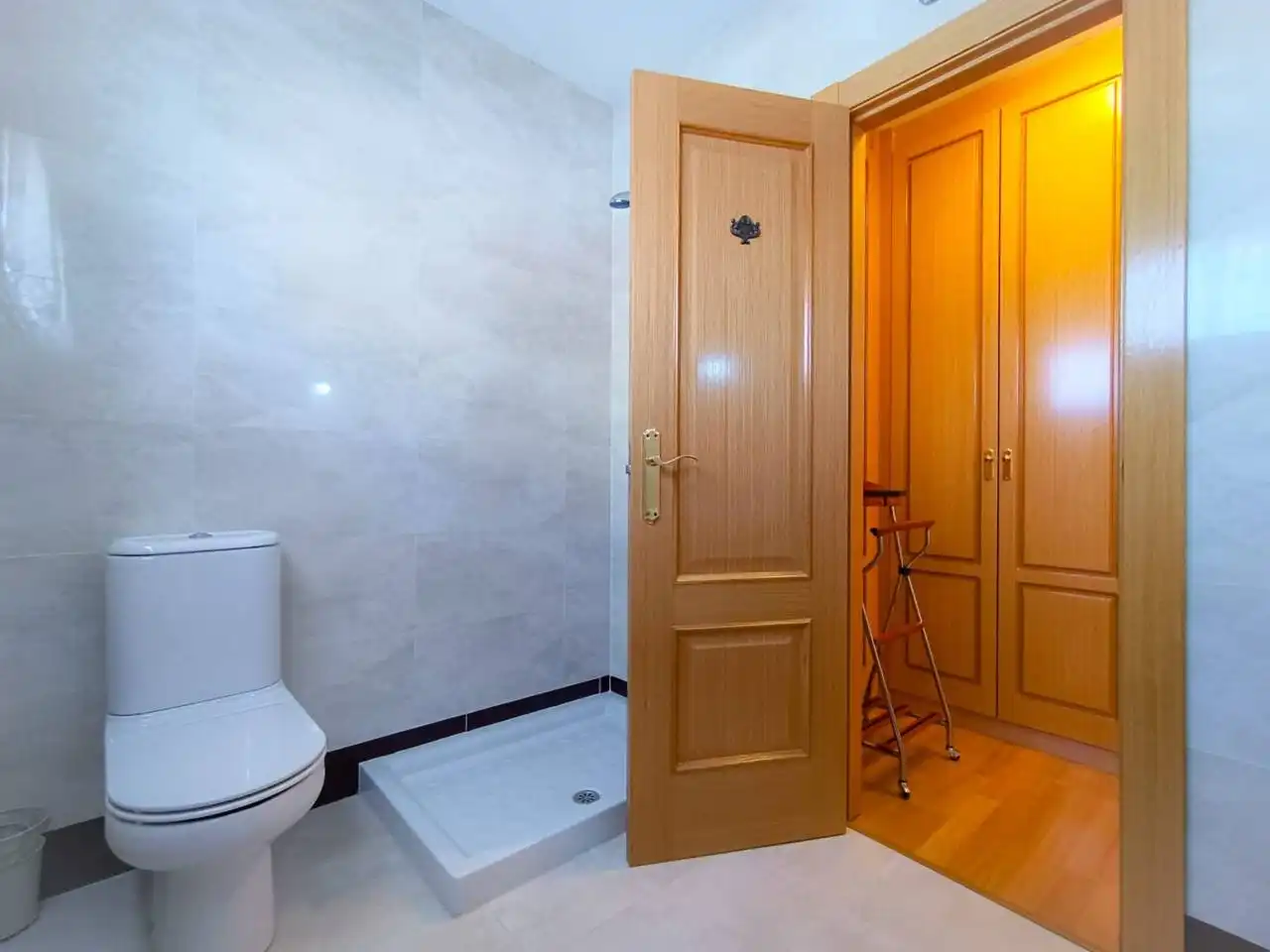 Bany de Casa o xalet en venda en Burgos amb Calefacció, Jardí privat i Parquet