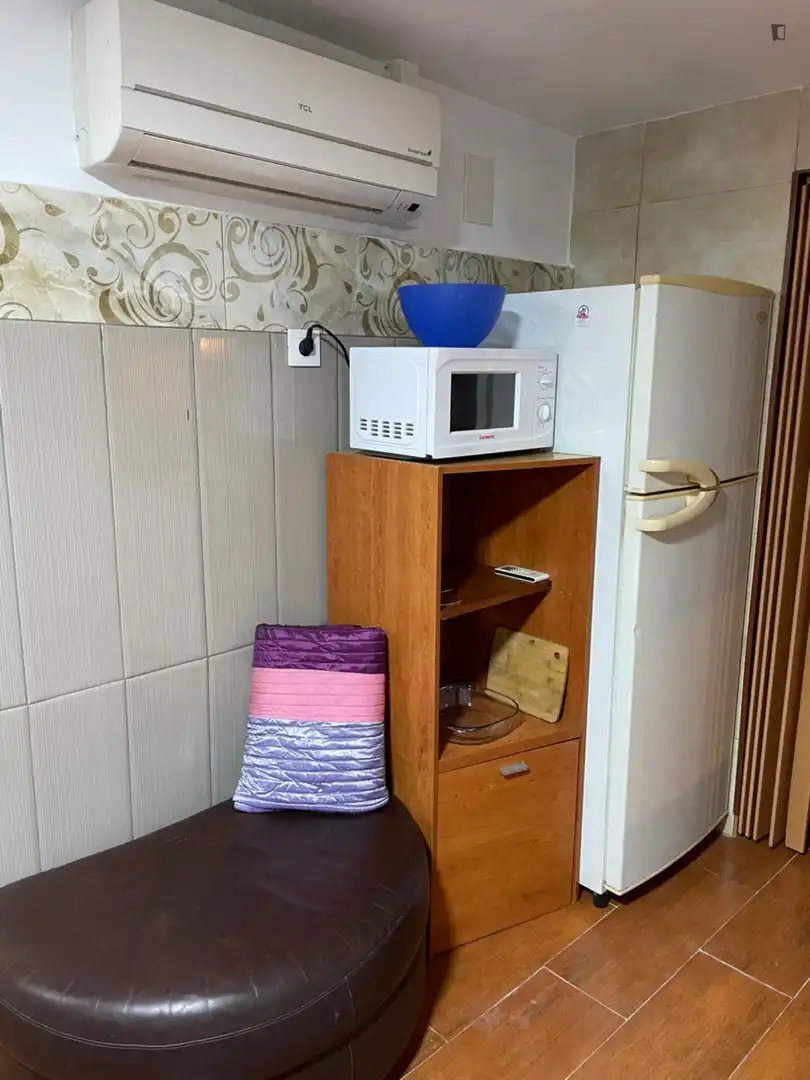Cocina de Estudio de alquiler en L'Hospitalet de Llobregat con Aire acondicionado, Calefacción y Amueblado