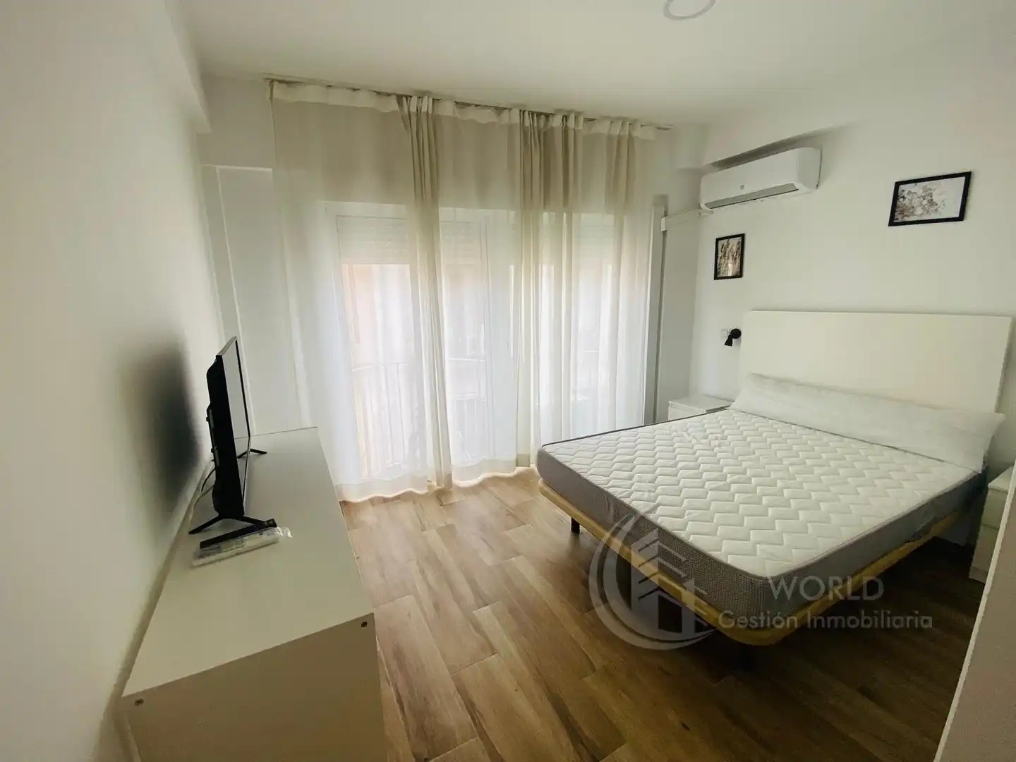 Schlafzimmer von Wohnung zur Miete in Madrid mit Klimaanlage, Heizung und Möbliert