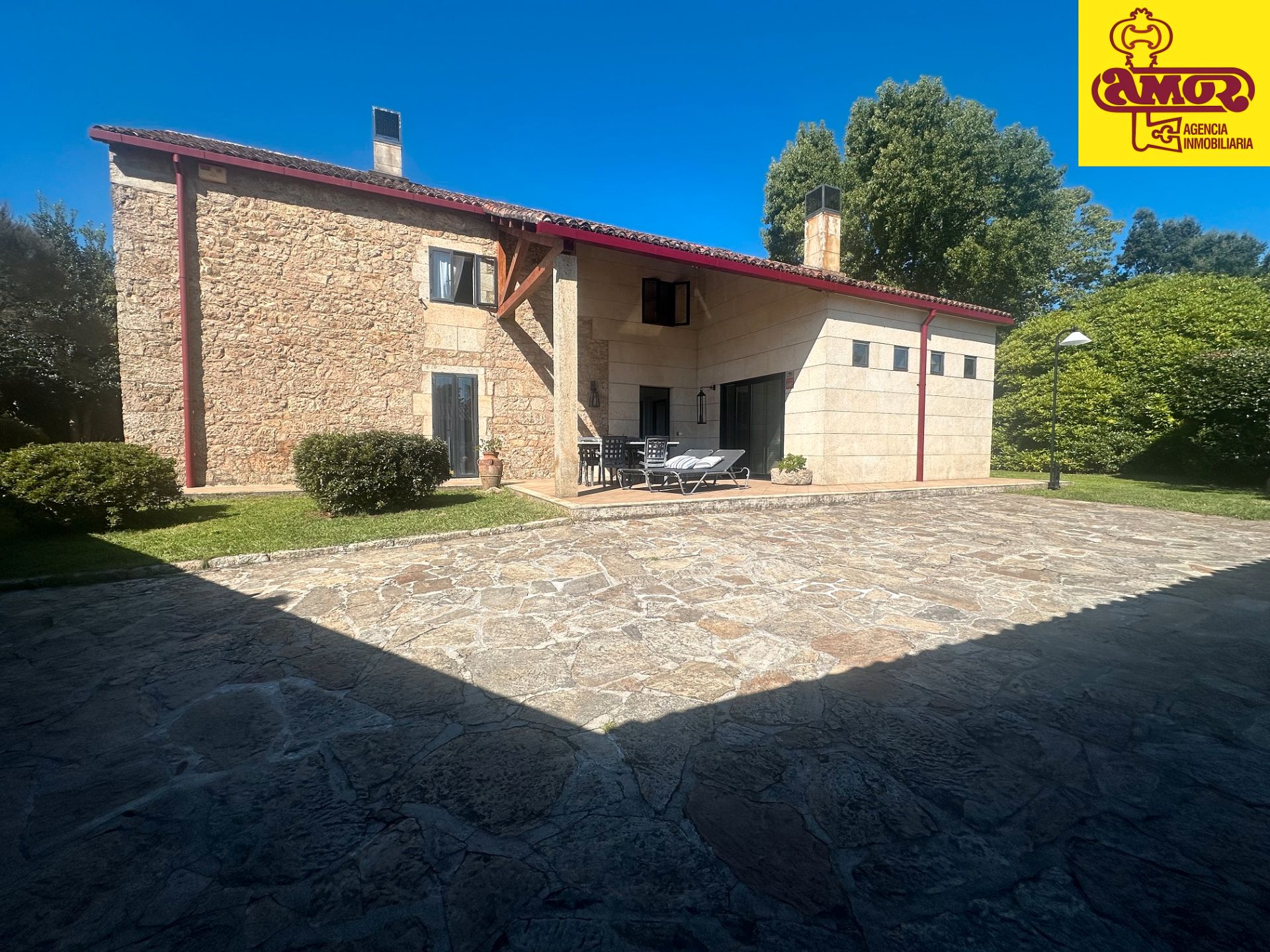 Vista exterior de Casa o xalet en venda en Teo amb Calefacció, Jardí privat i Parquet