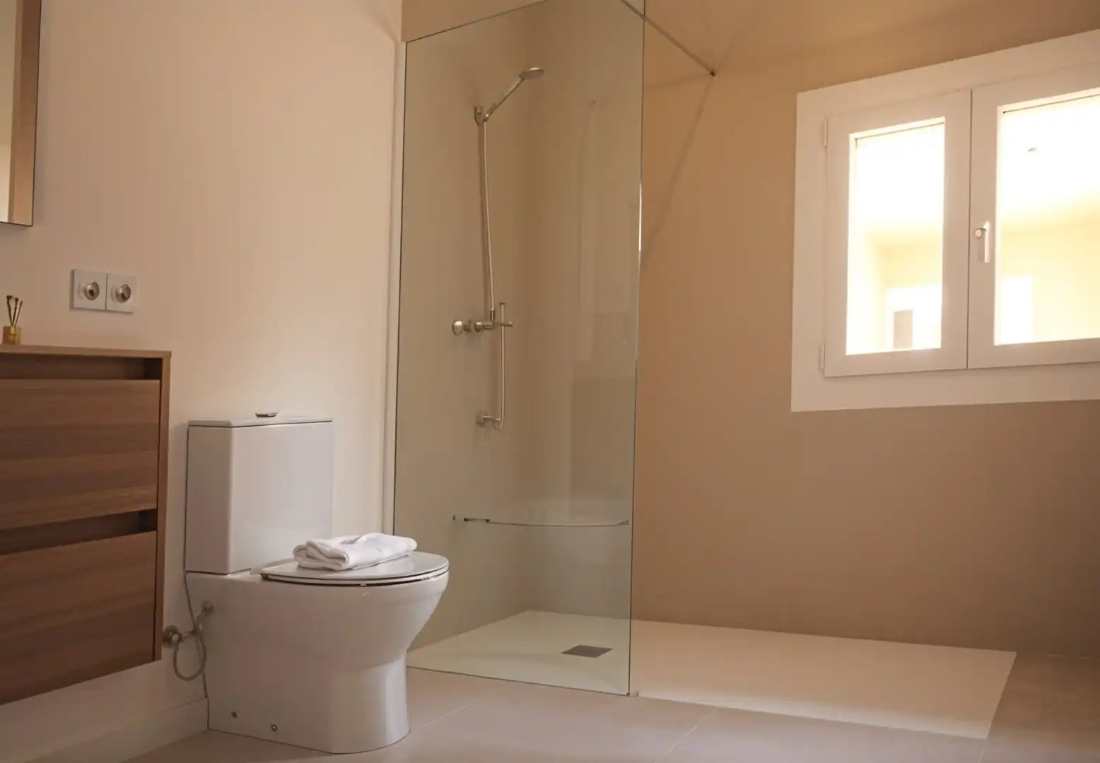 Bathroom of Flat for sale in Figueres