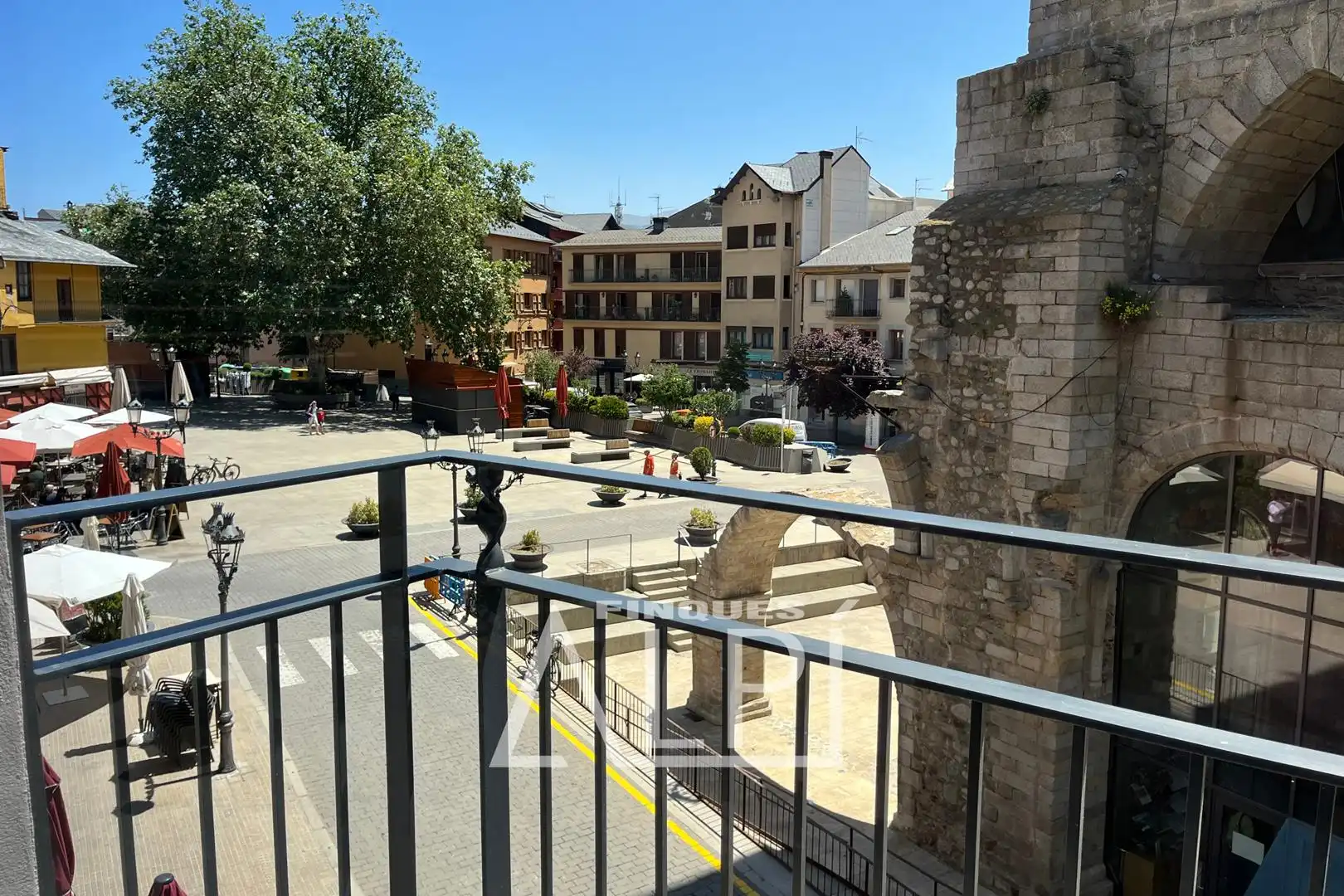 Vista exterior de Apartament en venda en Puigcerdà amb Calefacció, Parquet i Traster