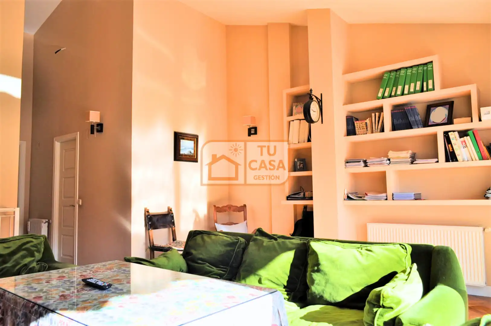 Sala d'estar de Casa adosada en venda en Cáceres amb Aire condicionat, Calefacció i Jardí privat