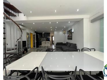 Casa amb piscina en venda a Carrer Montseny