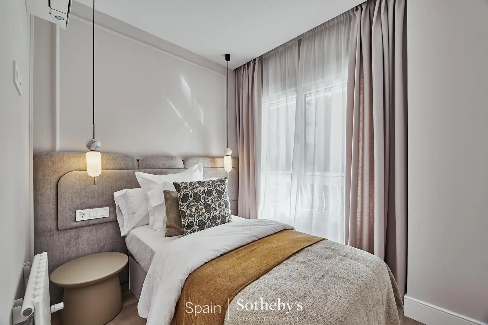 Dormitori de Apartament en venda en Madrid amb Aire condicionat i Calefacció