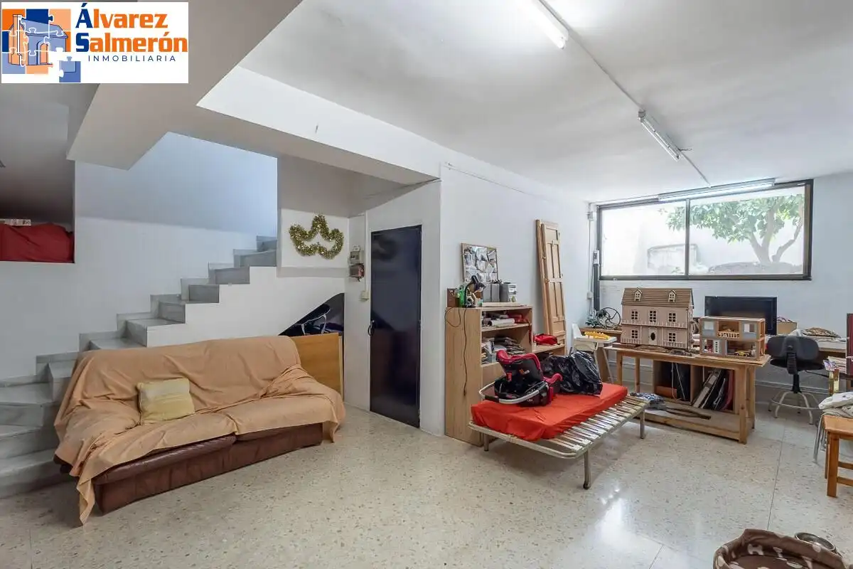 Houses for sale in Granada  with Air Conditioner, Terrace and Storage room
