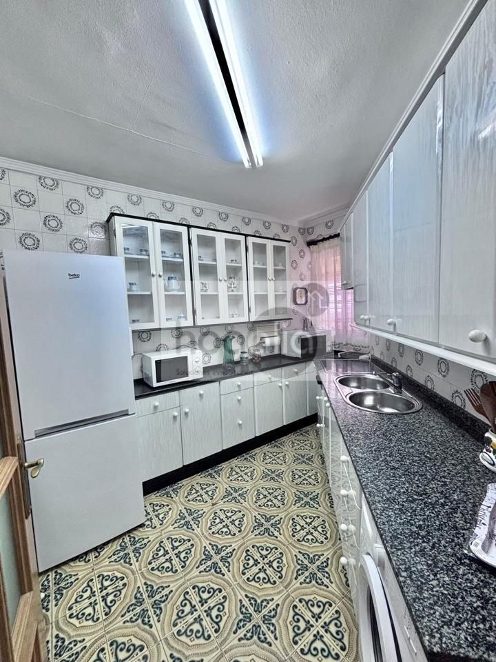 Kitchen of Flat to rent in  Sevilla Capital  with Terrace and Furnished
